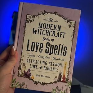Modern Witchcraft - Attracting passion, love and romance - Skye Alexander